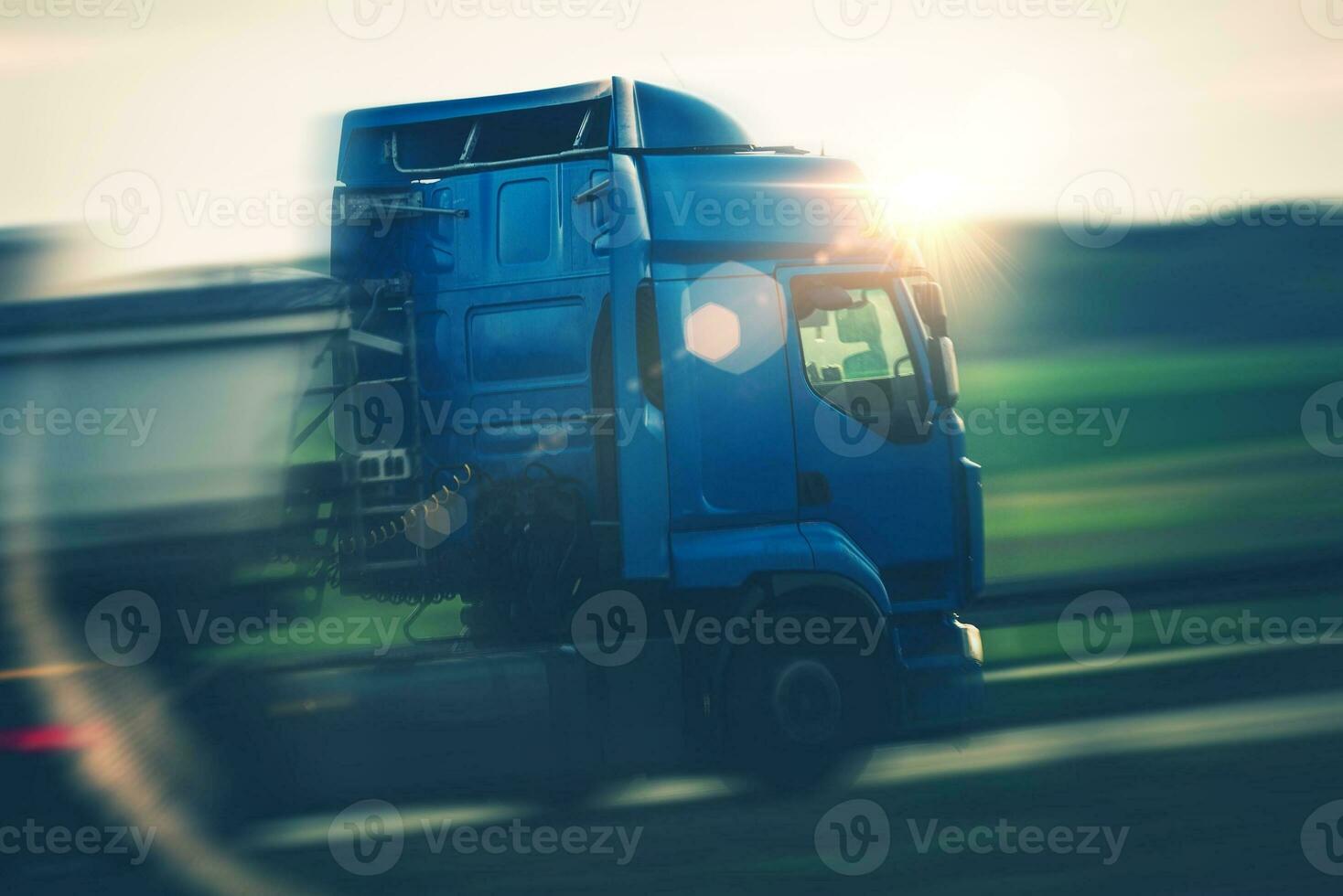 semi caminhão transporte foto