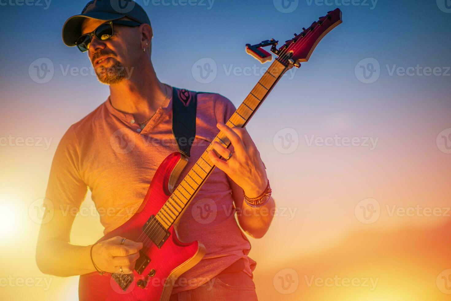 elétrico guitarra homem do rock foto