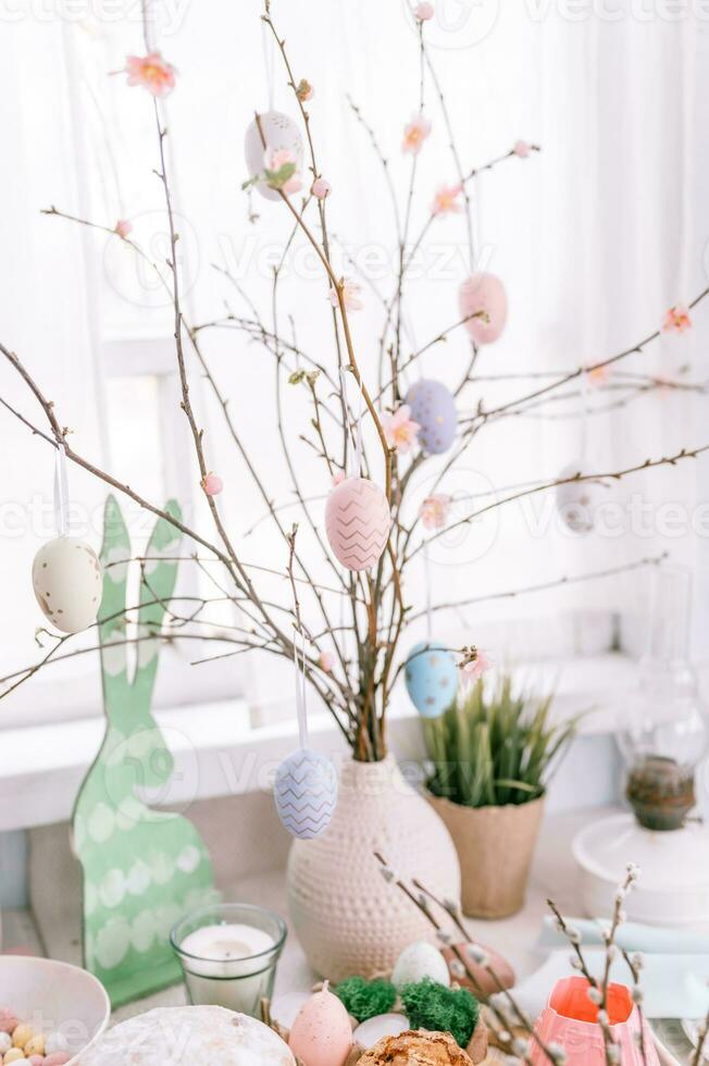 feliz Páscoa dia às lar. família, Comida e interior. tradicional religião Primavera feriado foto