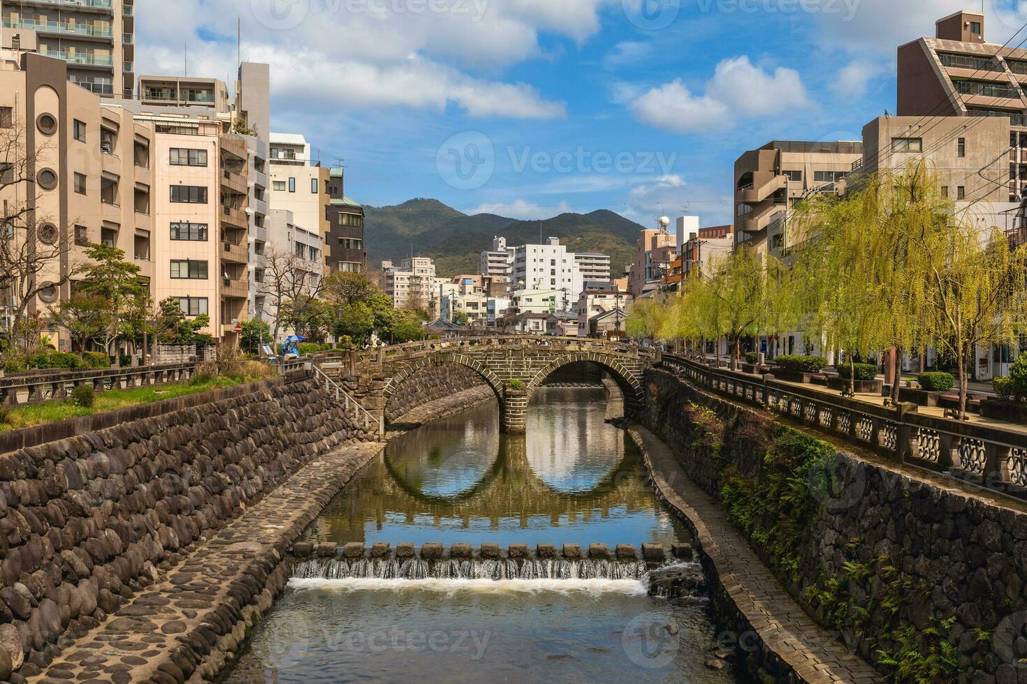 Meganebashi ou óculos ponte, megano ponte, dentro nagasaki, kyushu, Japão. foto