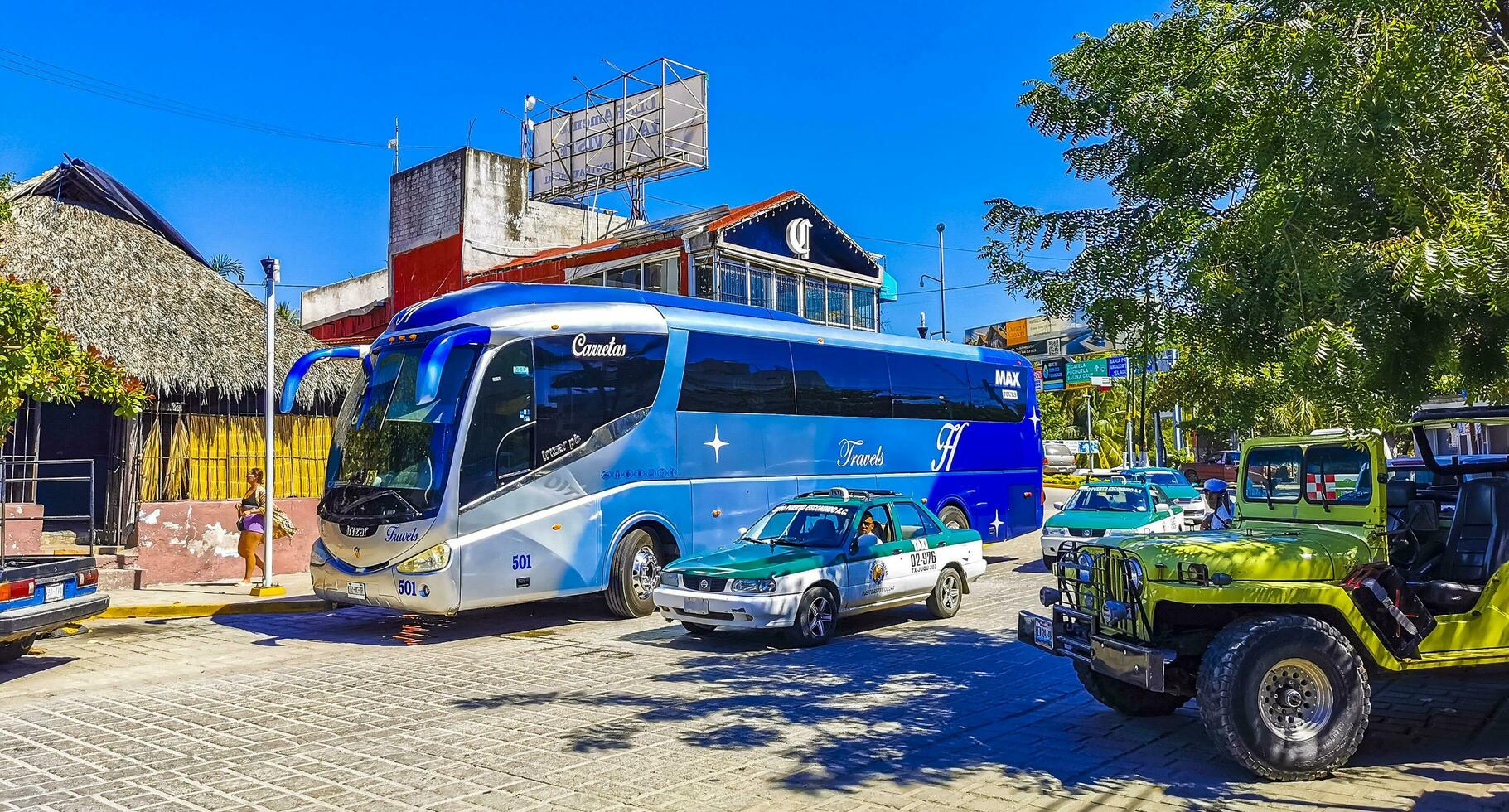 porto escondido Oaxaca México 2023 típica lindo colorida turista rua calçada cidade porto escondido México. foto