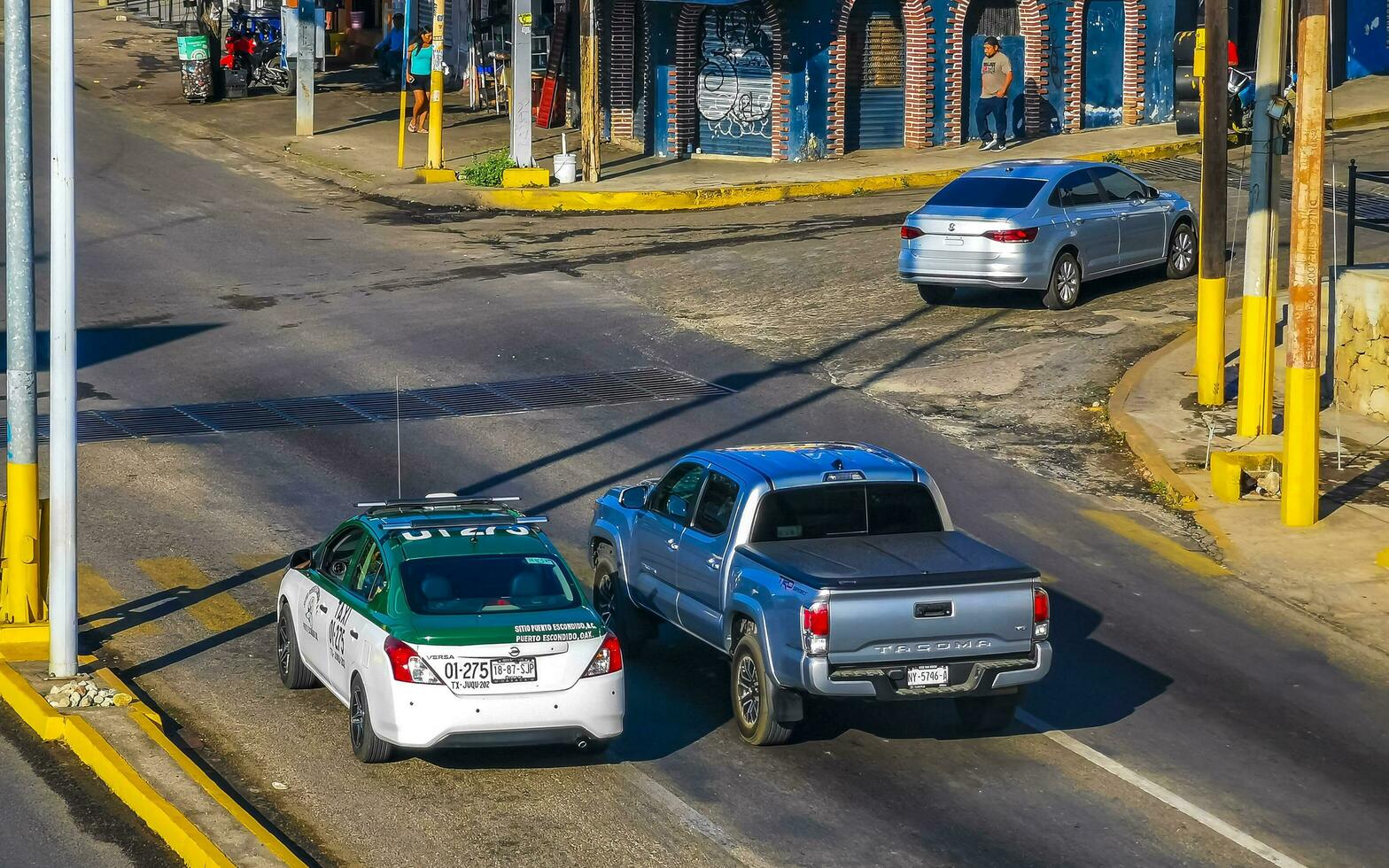 porto escondido Oaxaca México 2023 típica lindo colorida turista rua calçada cidade porto escondido México. foto