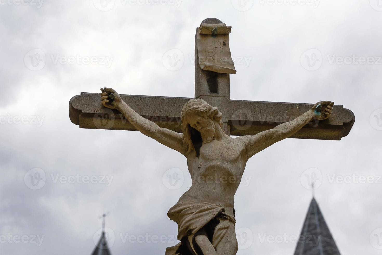 escultura em pedra Jesus Cristo crucificado em Antuérpia na Bélgica foto