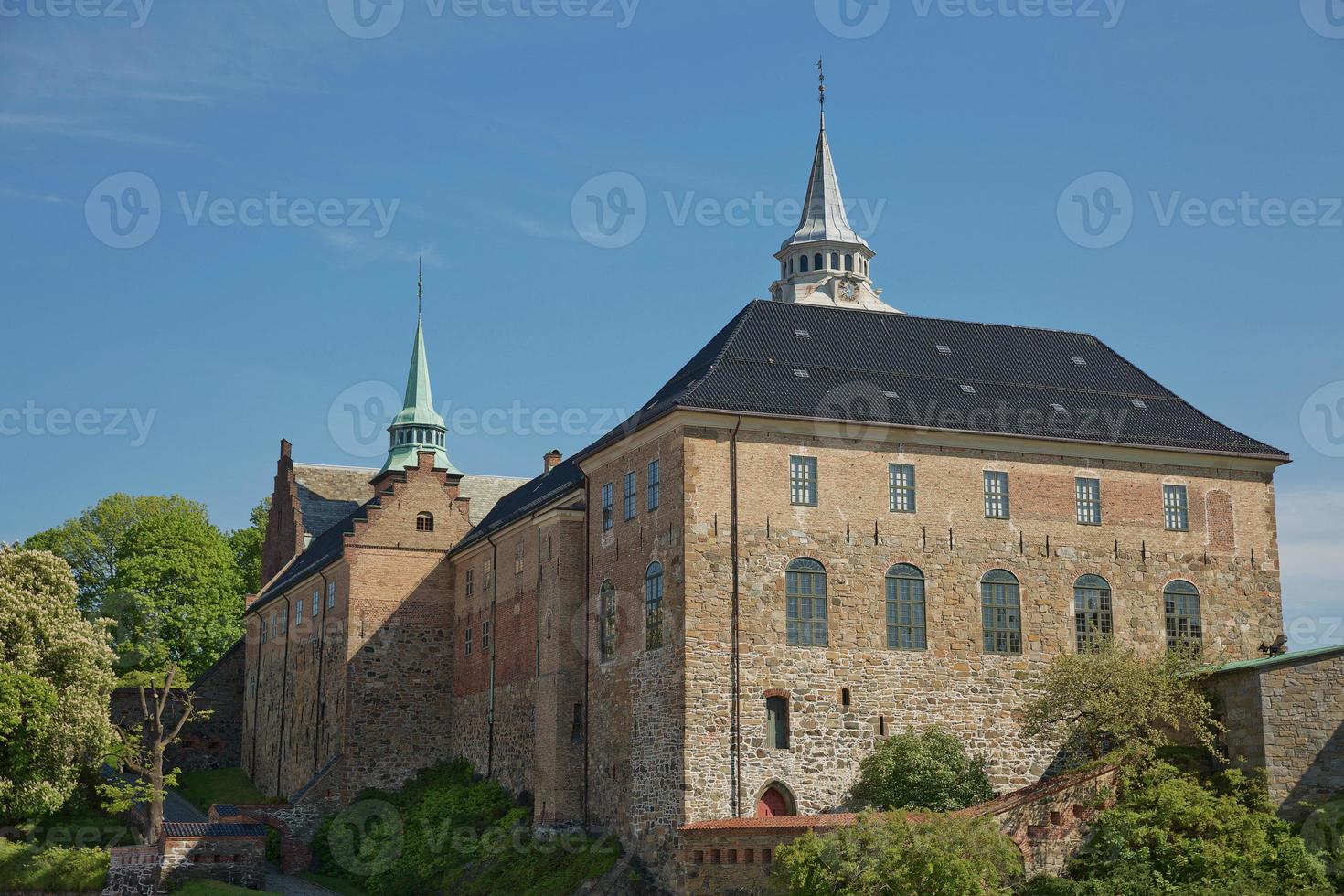 A Fortaleza de Akershus ou Castelo de Akershus de Oslo, na Noruega, é um castelo medieval que foi construído para proteger e fornecer uma residência real foto