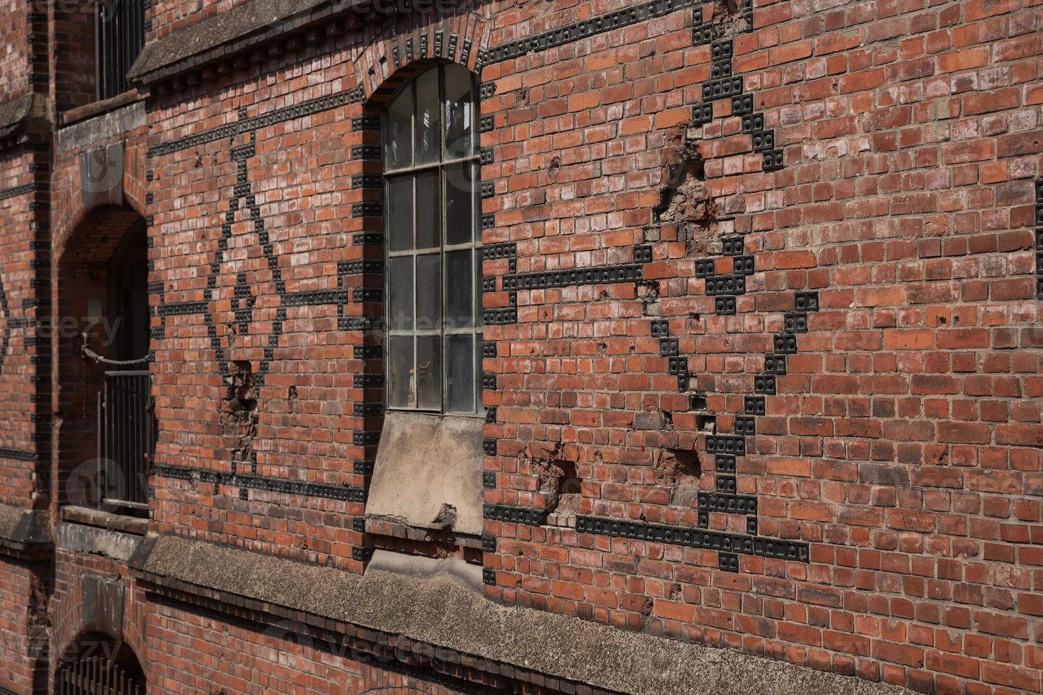 detalhe da parede em armazém distrito de hamburgo speicherstadt na alemanha foto