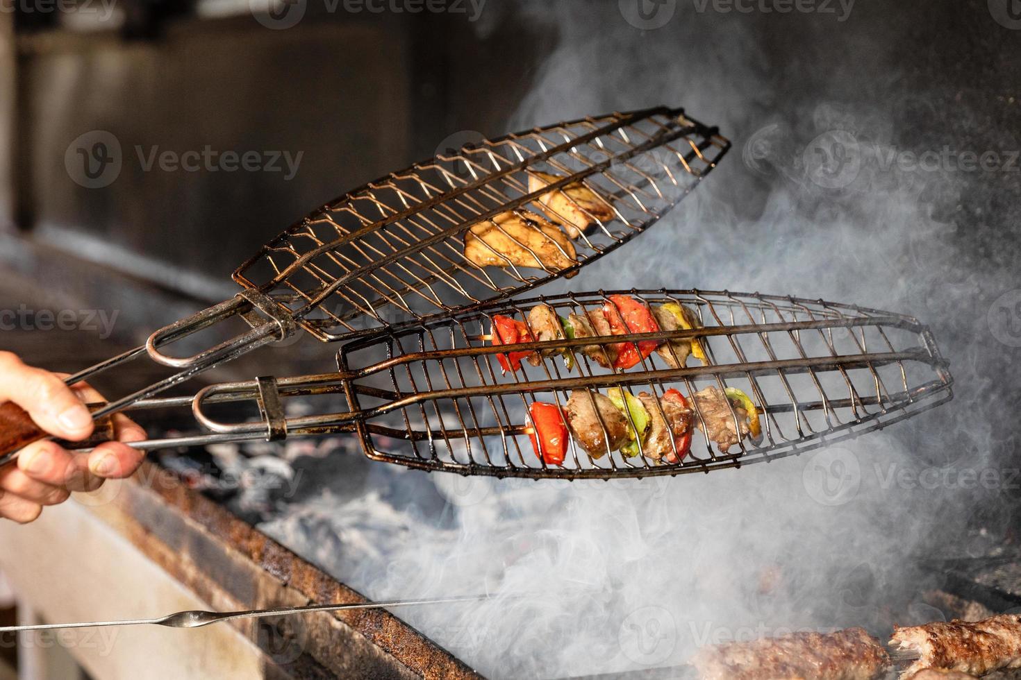 saborosa batata frita de vegetais defumada foto