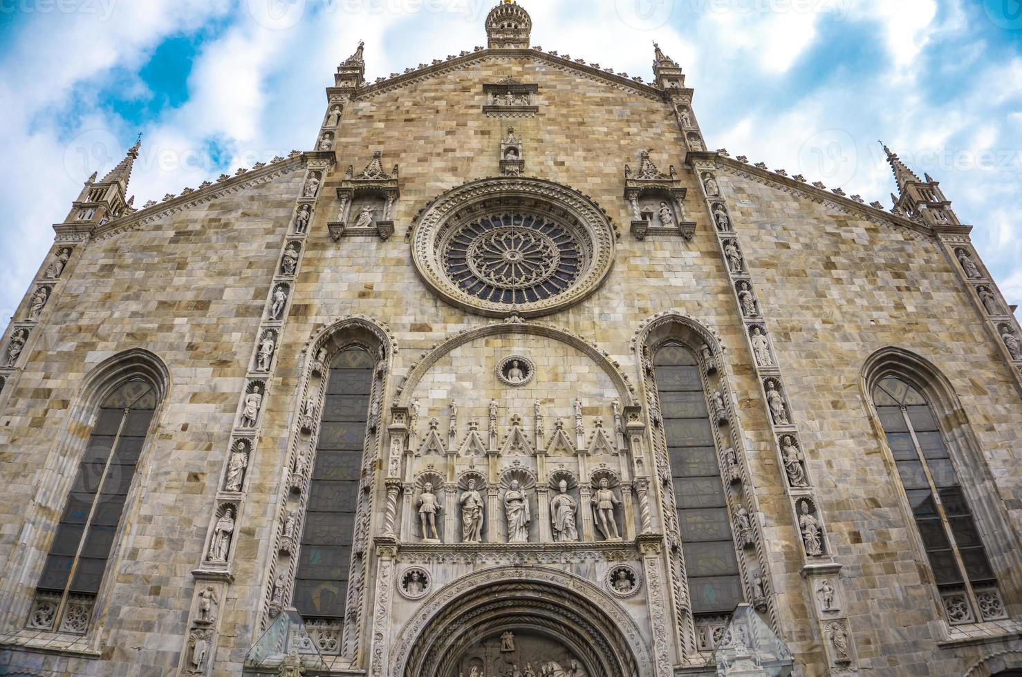 vista externa da catedral como duomo di como foto