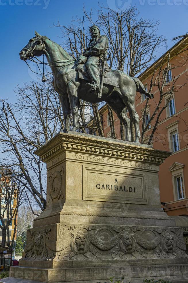 monumento a giuseppe garibaldi na Bolonha, Itália foto