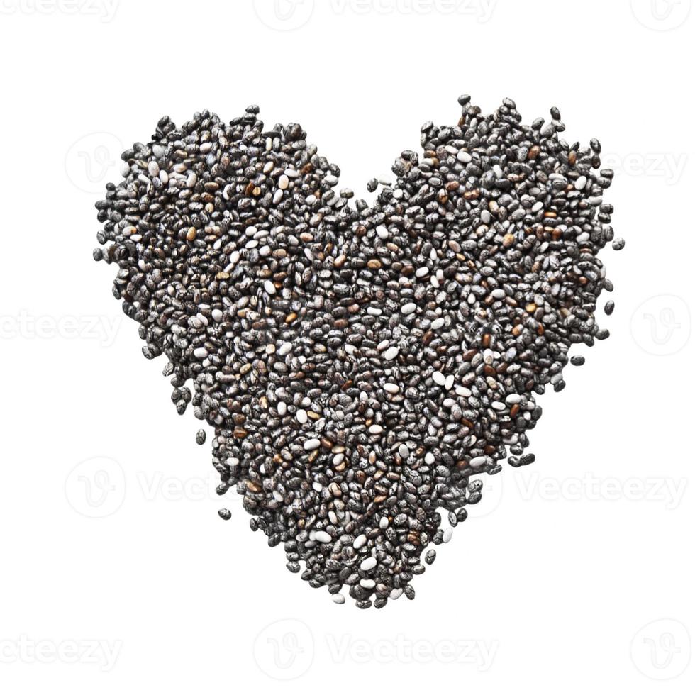 forma de coração de sementes de chia isoladas no fundo branco foto