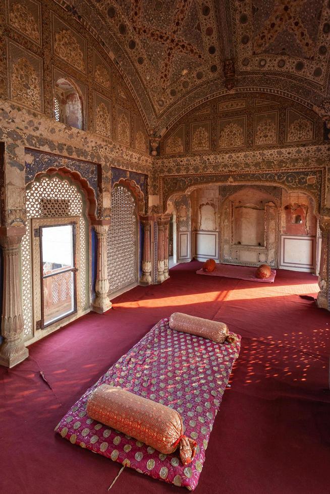 palácio da cidade em karauli, rajasthan, índia foto