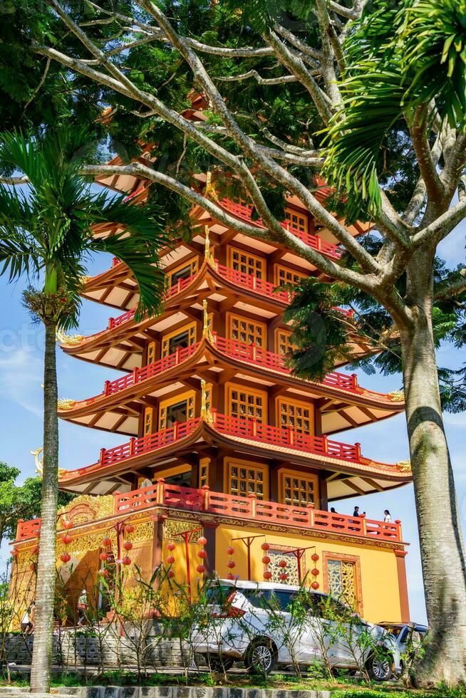 lindo arquitetura do bastão nha pagode dentro bao loc cidade foto