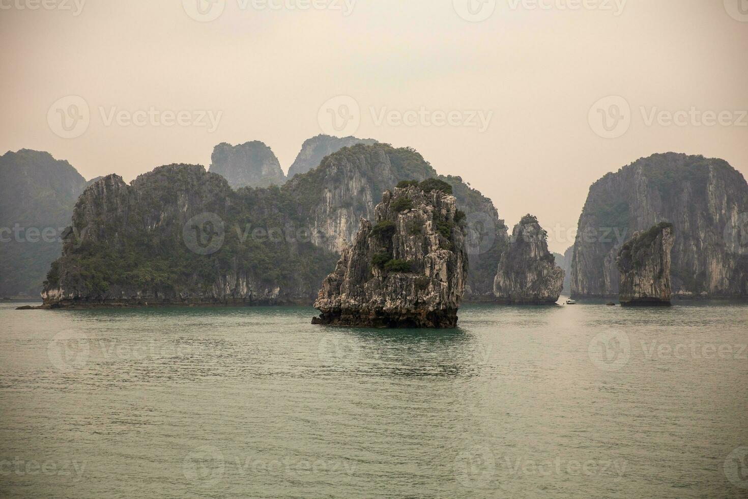 Halong baía falésias foto