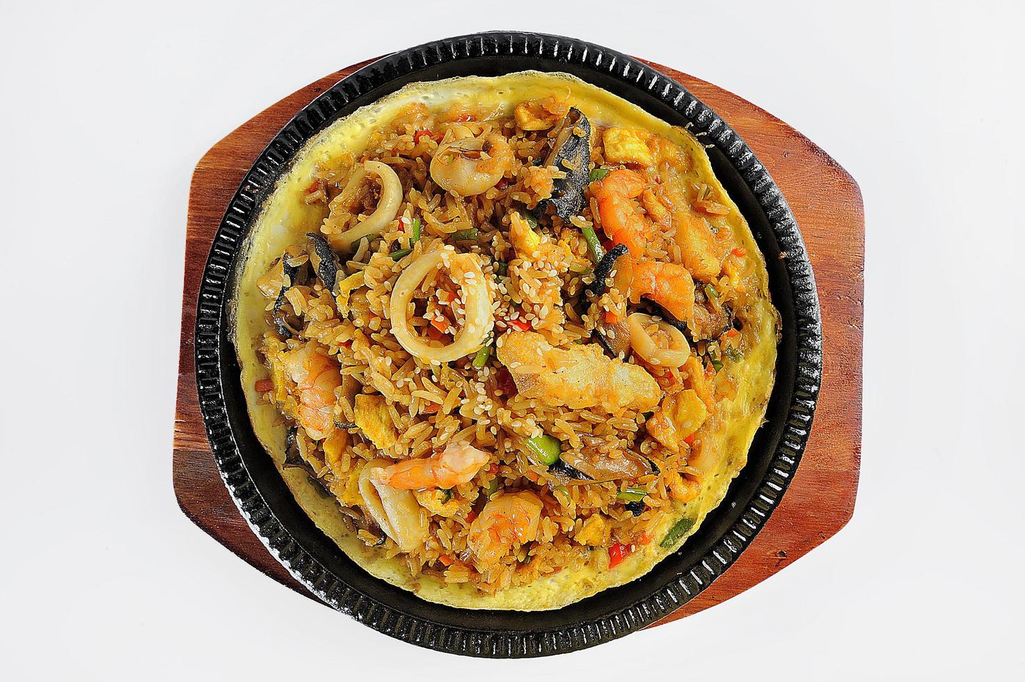 comida peruana marisco e arroz, chamado arroz con mariscos foto