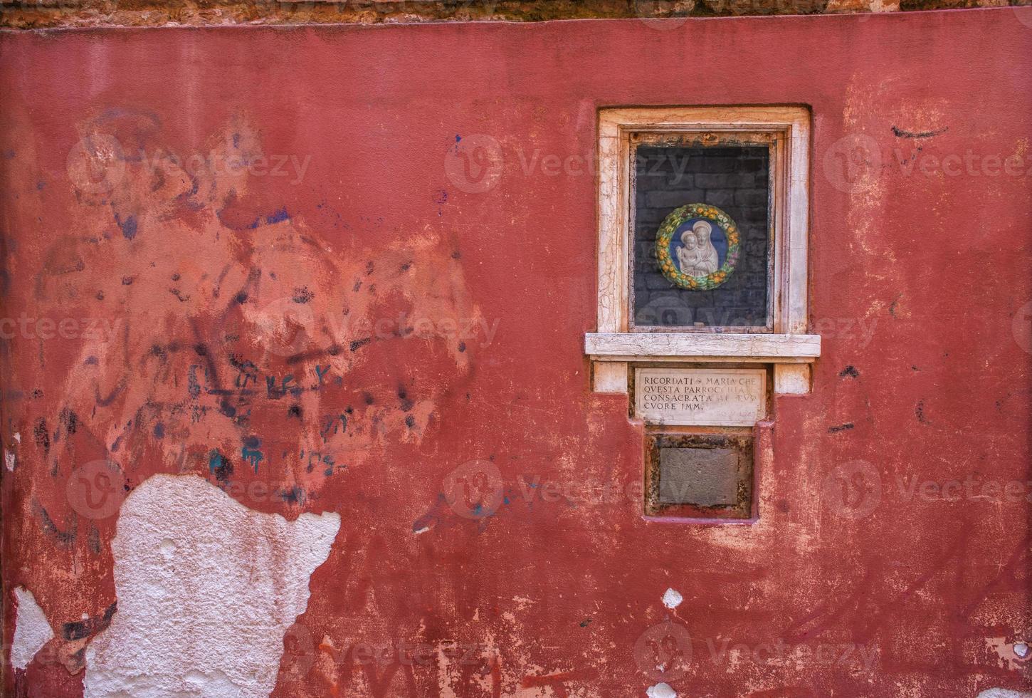 ícone definido na parede vermelha foto