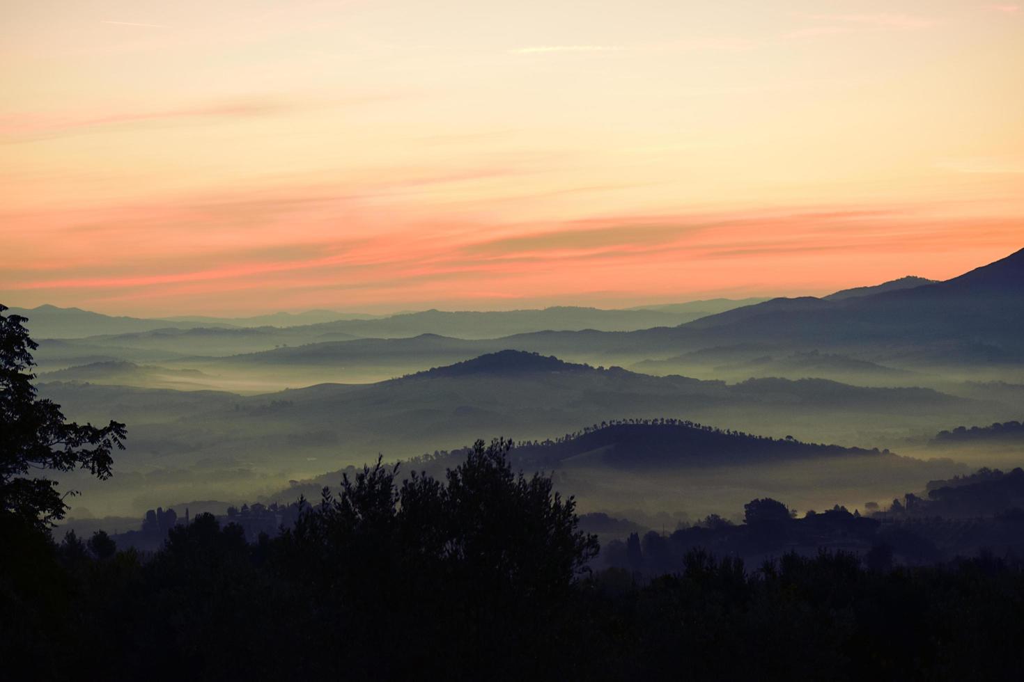 uma paisagem toscana foto