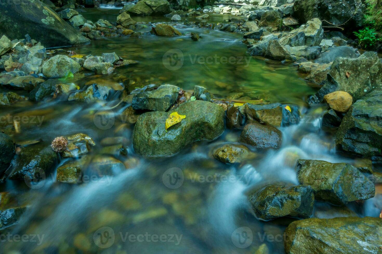 lindo manhã Visão do Indonésia, panorâmico Visão do Vila natureza com atmosfera, cor e natural luz a partir de a céu foto