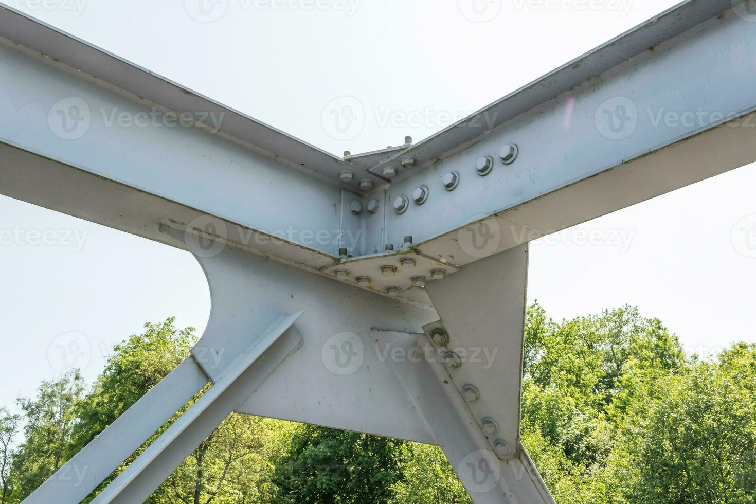 parafusos e nozes em metal pratos do aço estrutura do pesado dever em linha reta barra do quadro, Armação e ponte Apoio, suporte foto