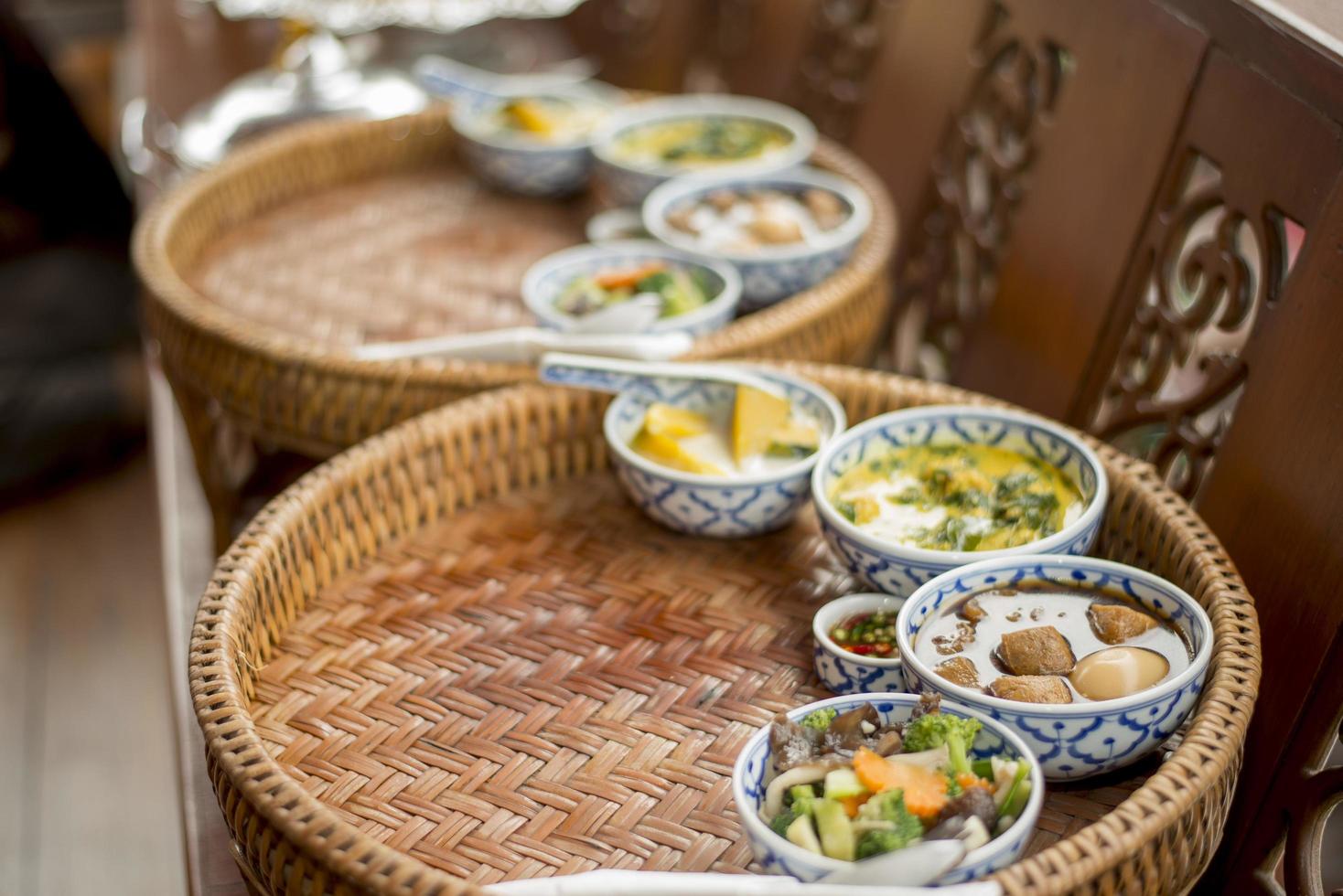 comida tailandesa em cerimônia de casamento foto