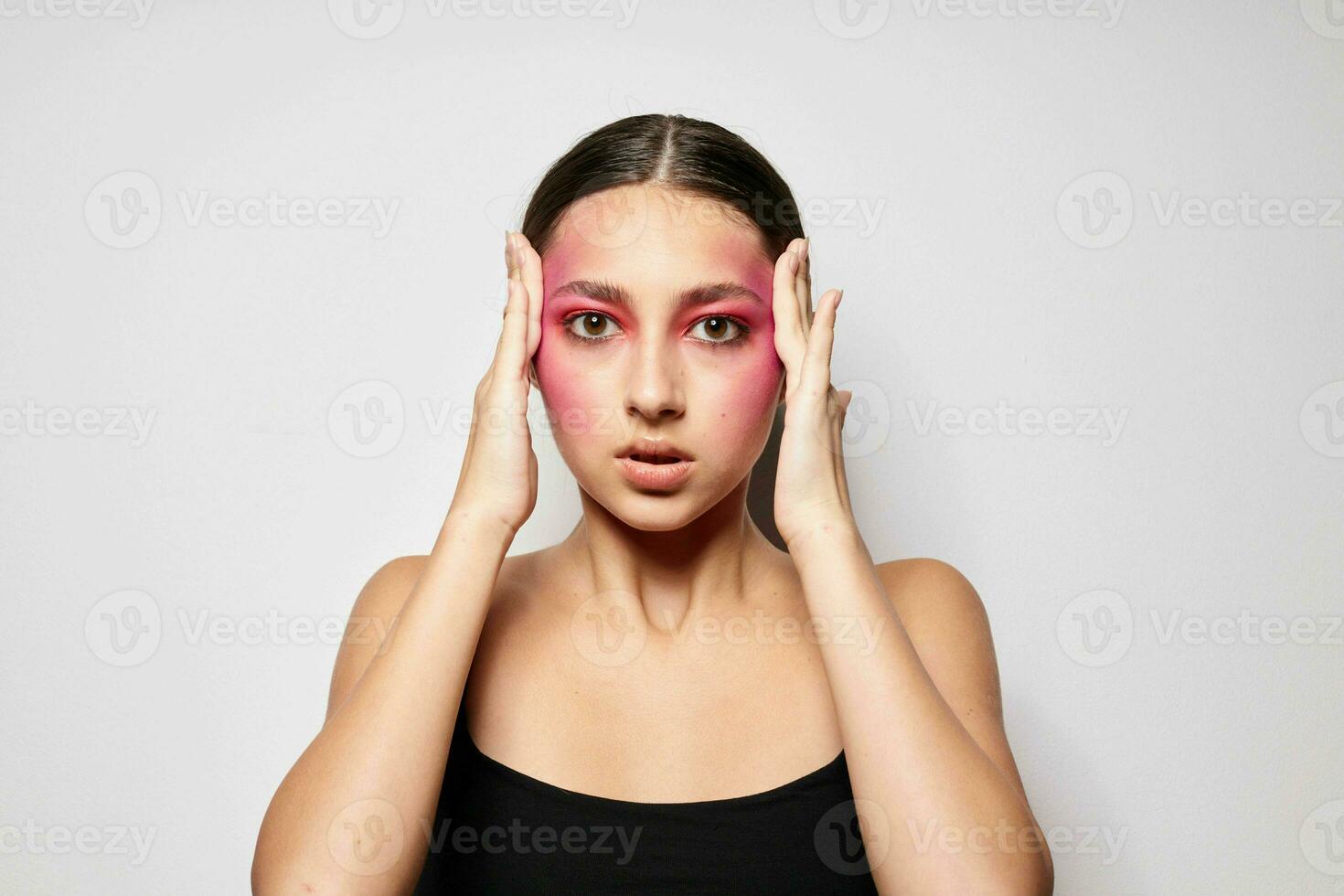 beleza moda fêmea brilhante Maquiagem posando Preto jérsei cortada Visão inalterado foto