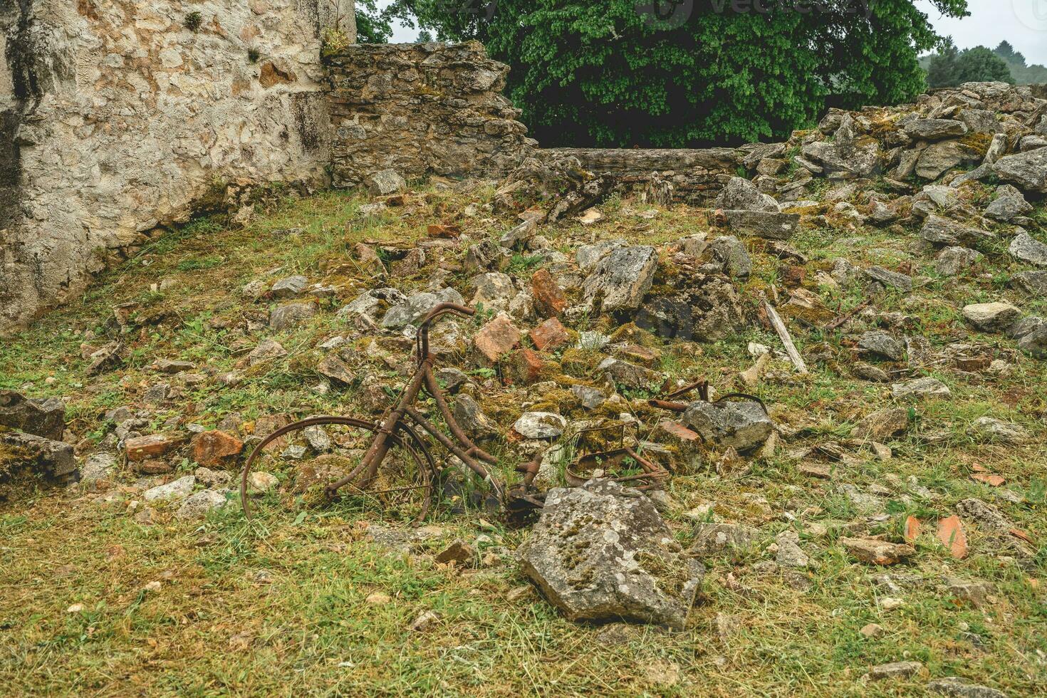 velho ruínas do oradou-sur-glane, França foto