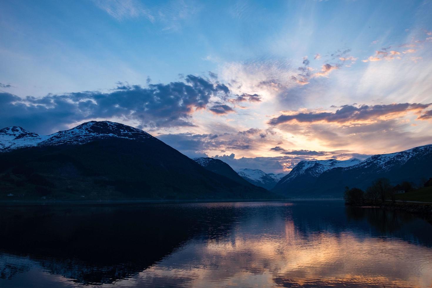 nascer do sol na Noruega foto