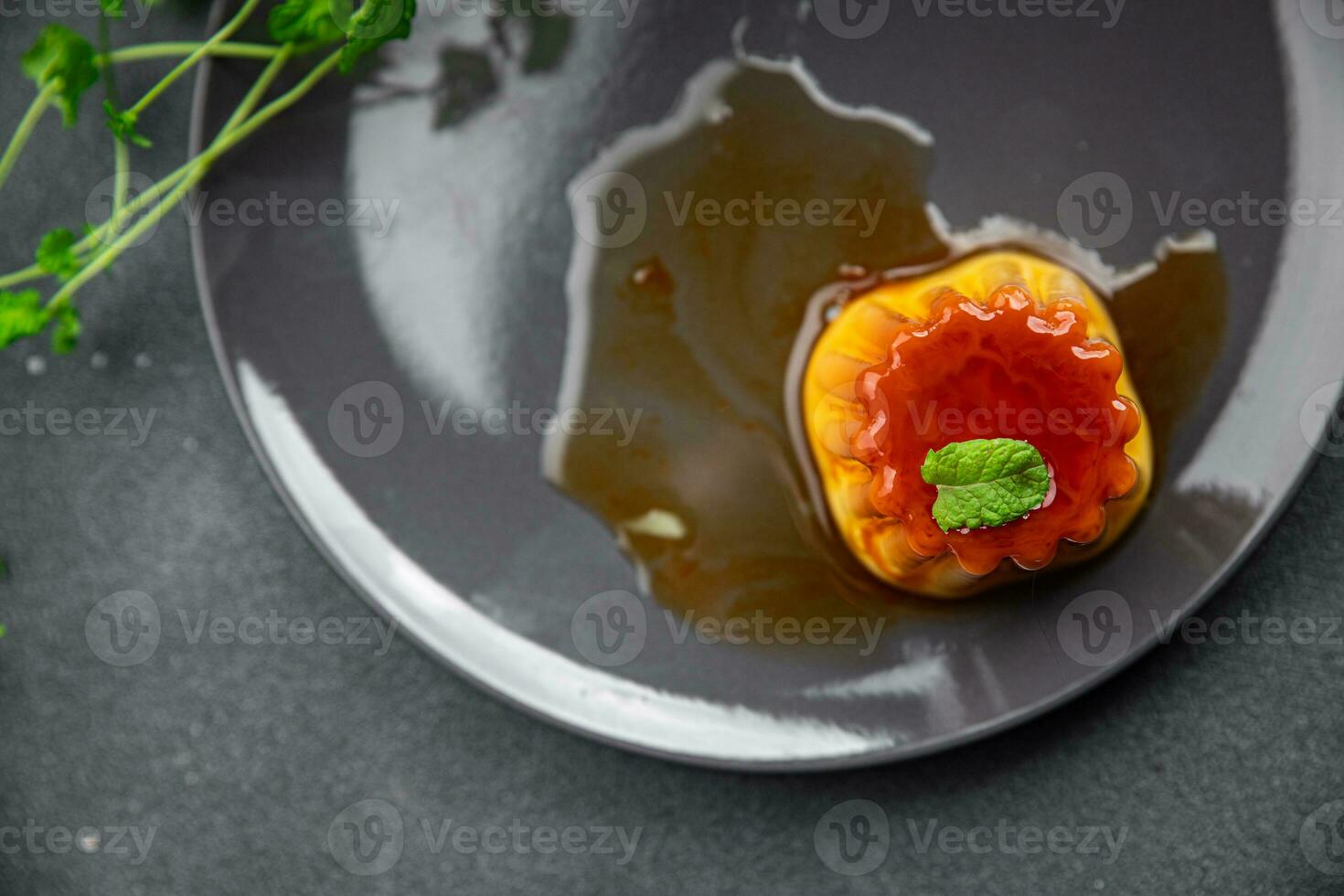 torta de fruta doce sobremesa caramelo gosto saudável refeição Comida lanche em a mesa cópia de espaço Comida fundo rústico topo Visão foto