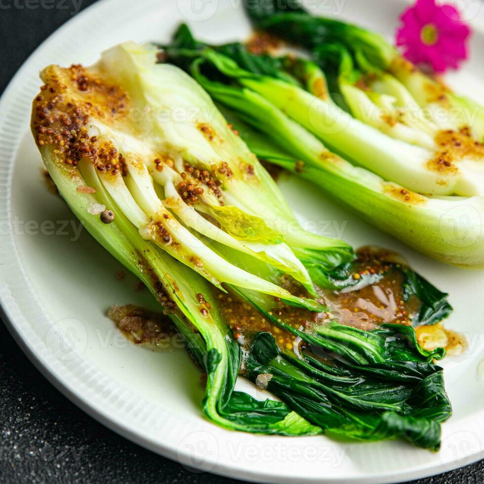 bok choy ou pak choy prato , chinês repolho vegetal saudável refeição Comida lanche em a mesa cópia de espaço Comida fundo rústico topo Visão foto