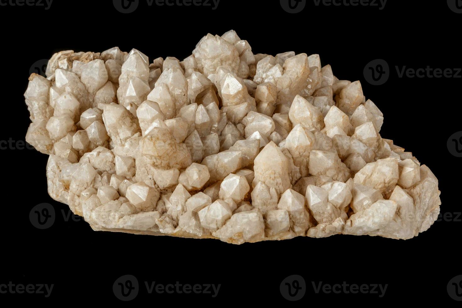 macro mineral neve quartzo cristais em Preto fundo foto