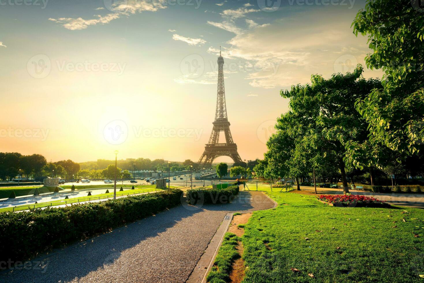 torre perto parque dentro Paris foto