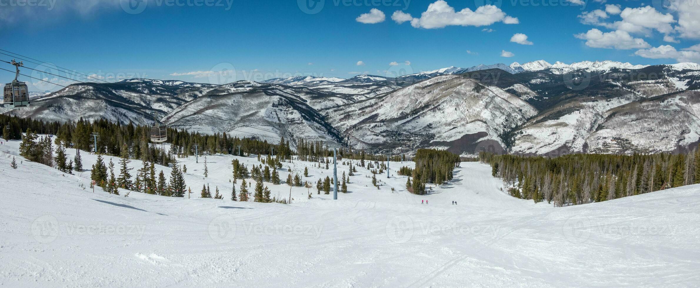 véu esqui recorrer Cidade e esqui montanha dentro Colorado foto