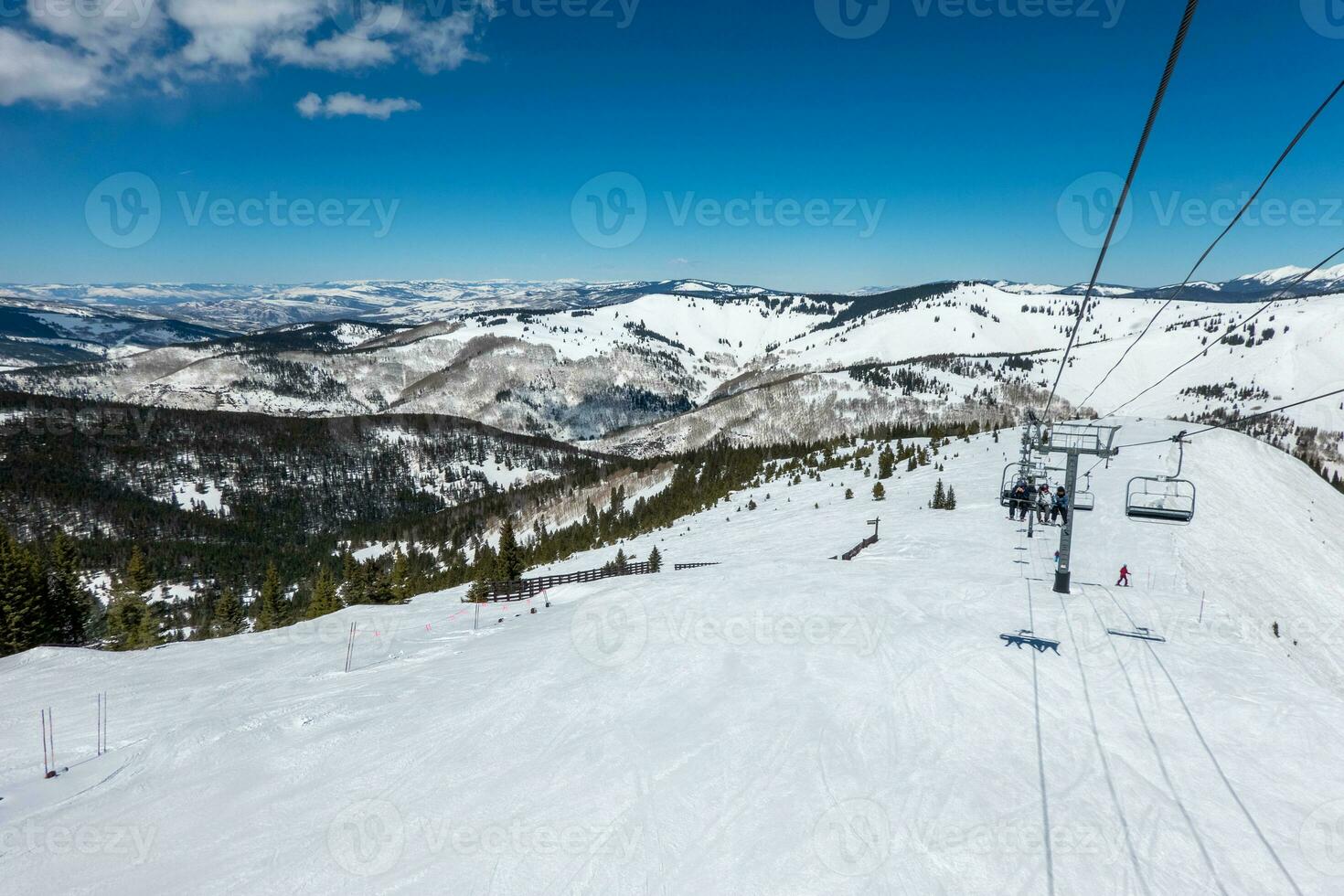 véu esqui recorrer Cidade e esqui montanha dentro Colorado foto