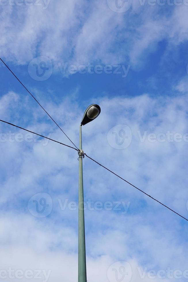 lâmpada de rua na rua foto