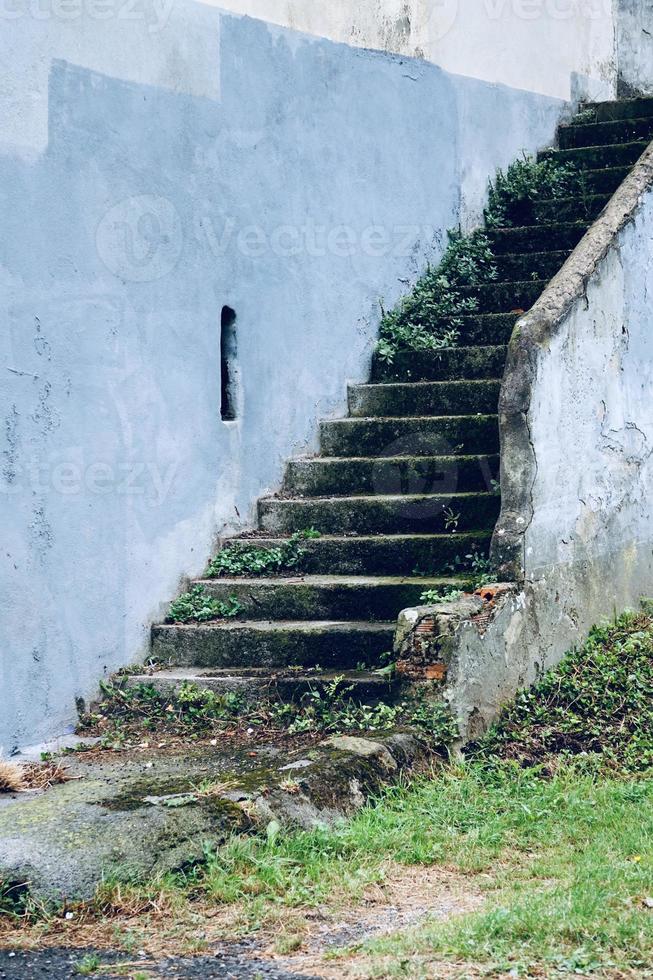 arquitetura de escadas na cidade foto