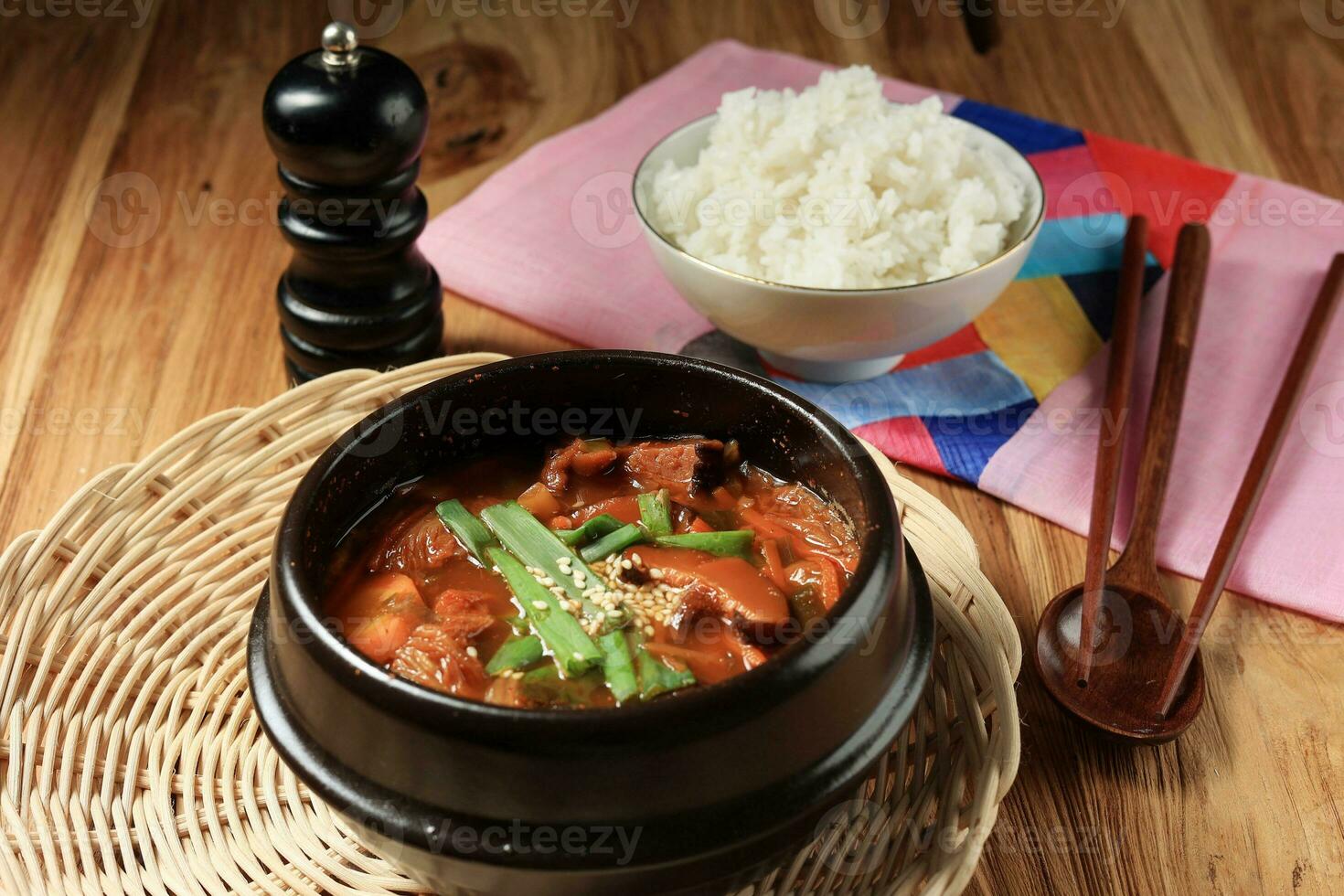 coreano tradicional Kimchi jjigae sopa. foto