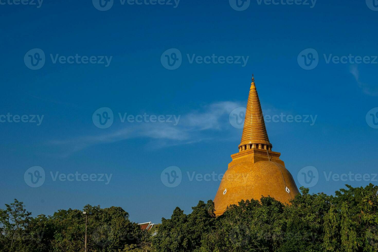 phra caminho chedi, a maior e mais alto pagode dentro Tailândia e em torno da área localizado às amphoe mueang Nakhon caminho província. foto