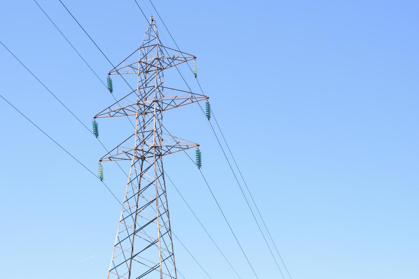 pilão de energia de torre de transmissão elétrica de alta tensão foto