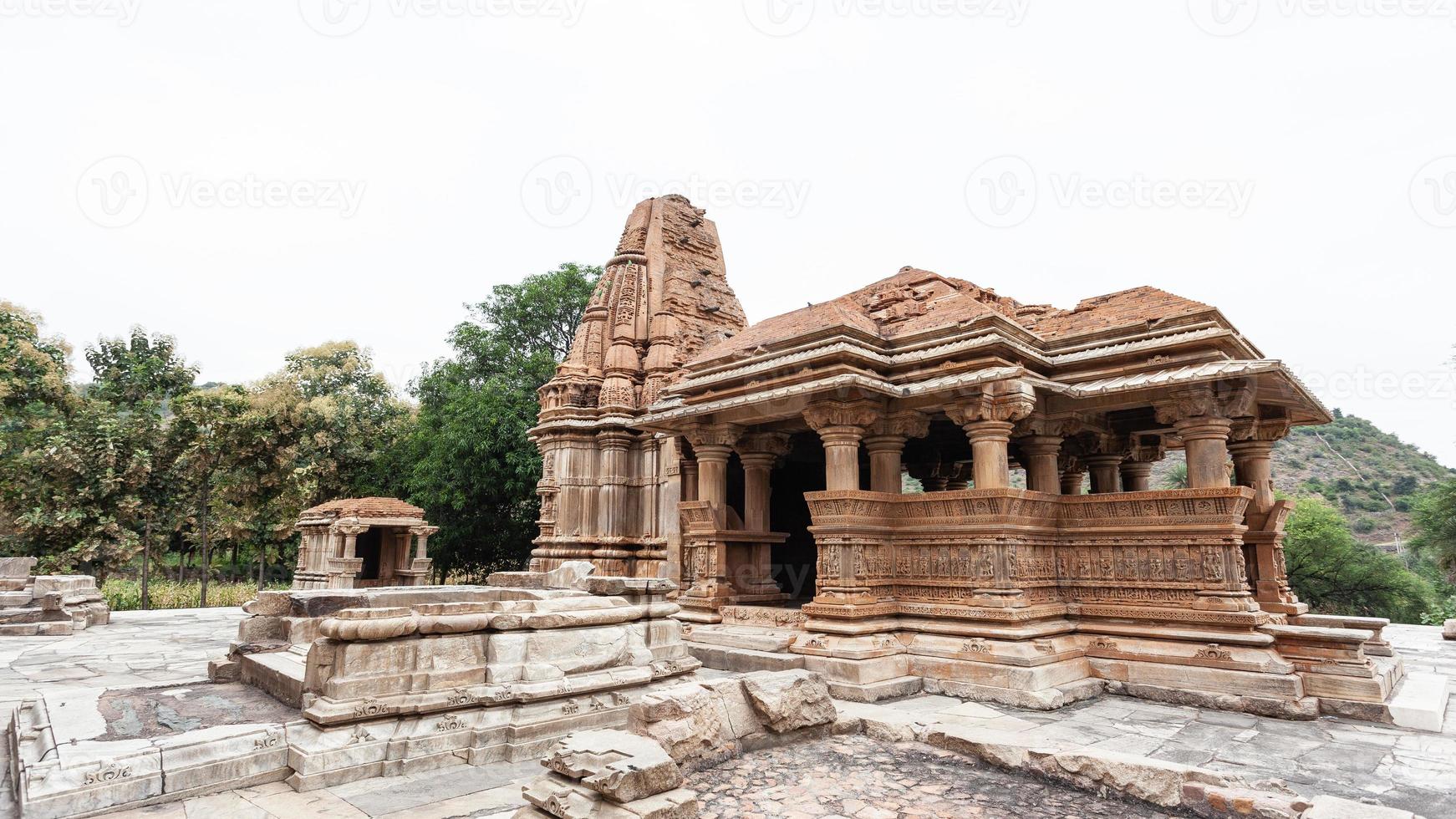 templo sahastra bahu em udaipur, rajasthan, índia foto