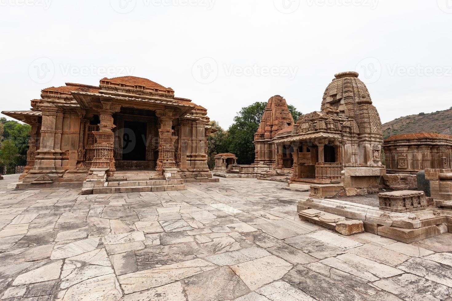 templo sahastra bahu em udaipur, rajasthan, índia foto