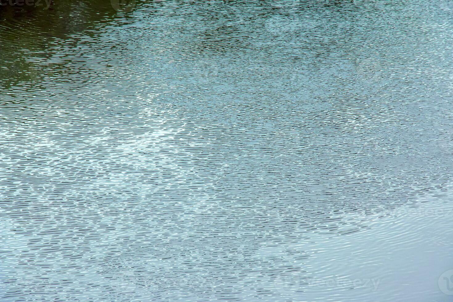 a textura do a água do a rio. natural água fundo com ondulações e ondas. foto