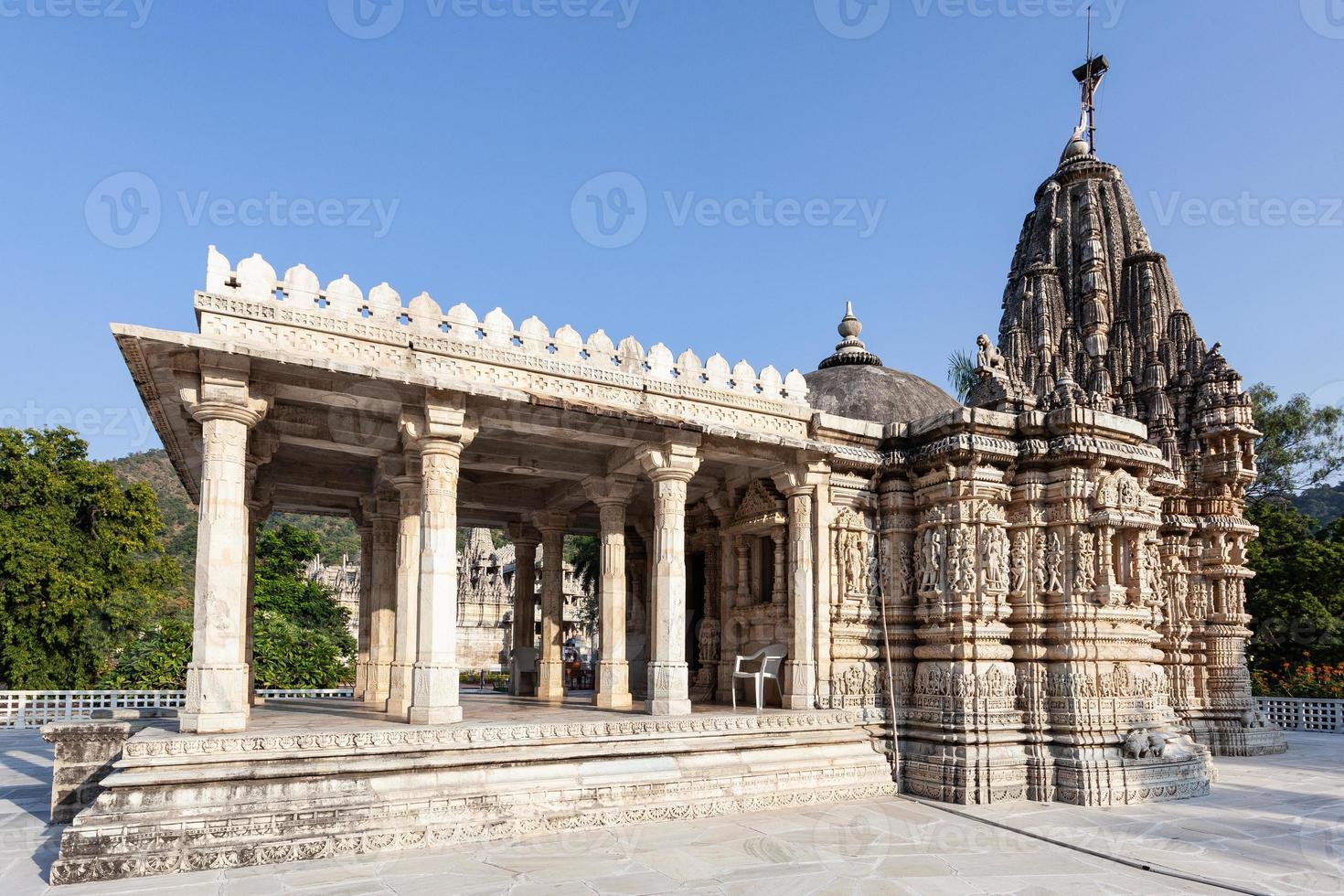 antigo templo jain em ranapkpur, rajasthan, índia foto