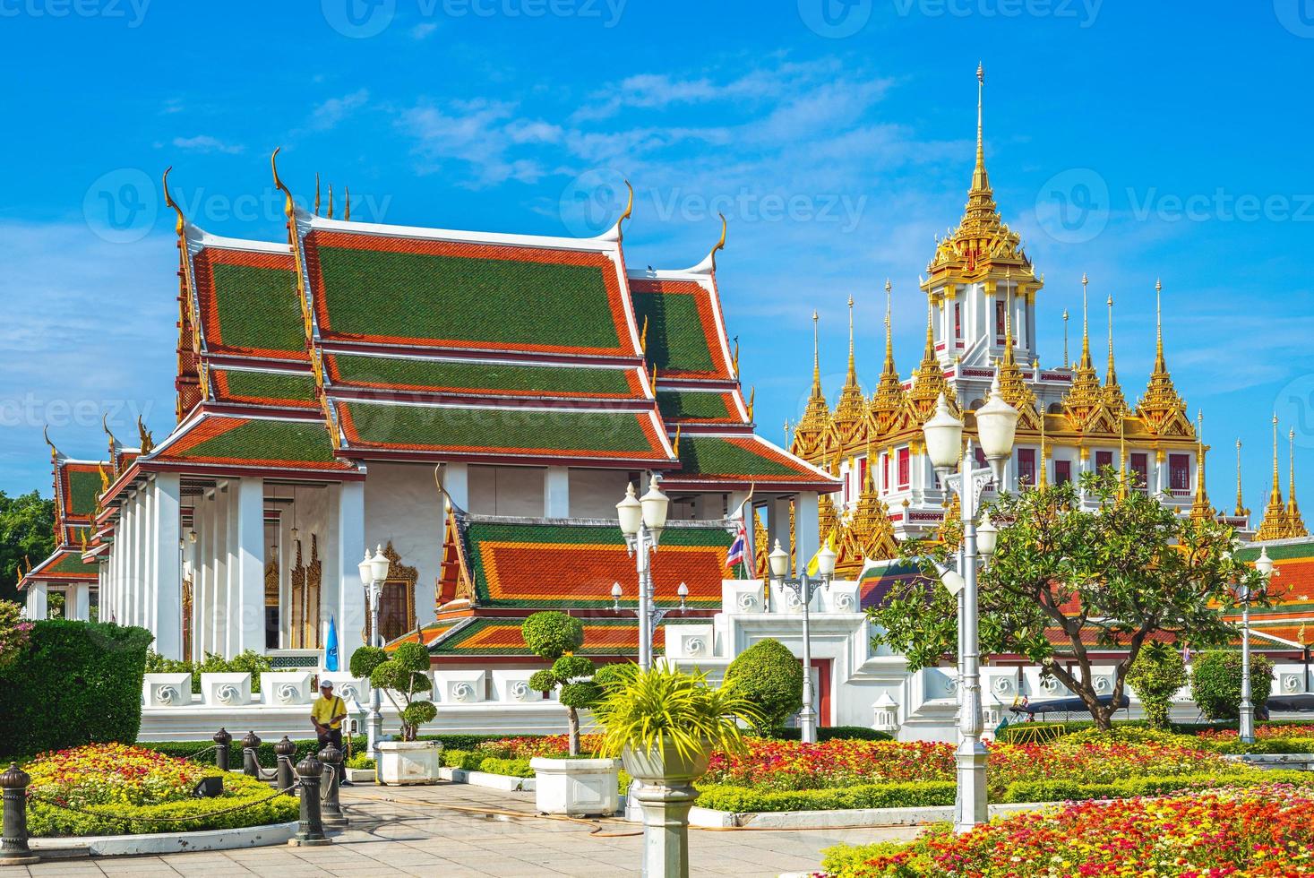 wat ratchanatdaram loha prasat templo em bangkok, tailândia foto