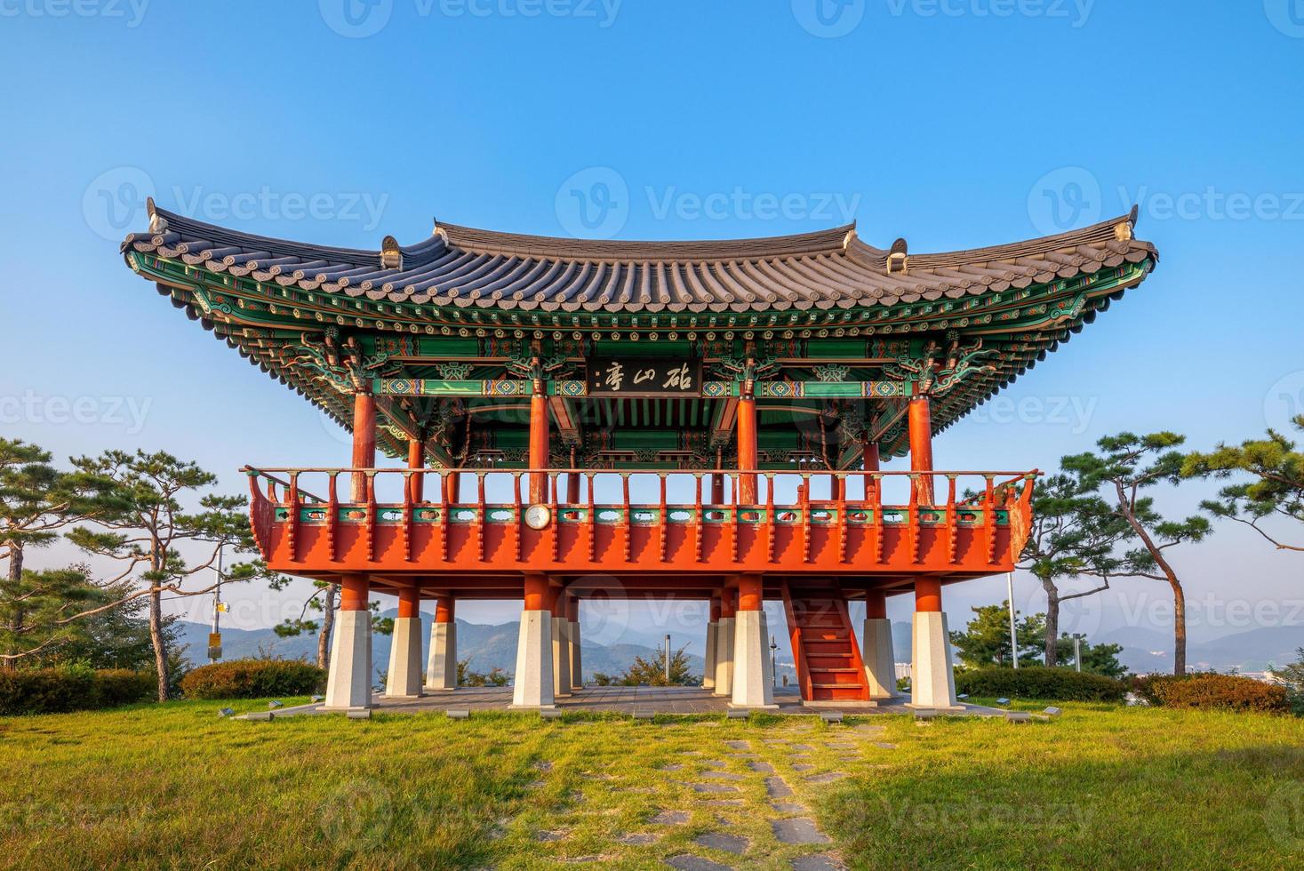 Pavilhão Chimsan na montanha Chimsan em Daegu foto