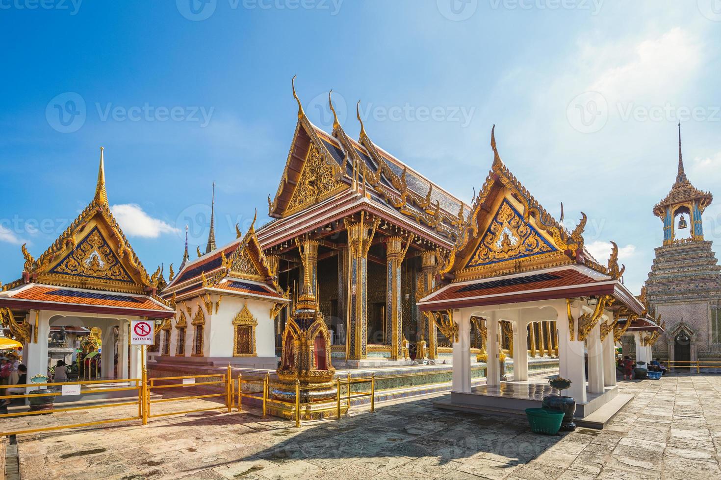 wat phra kaew no grande palácio em bangkok, tailândia foto