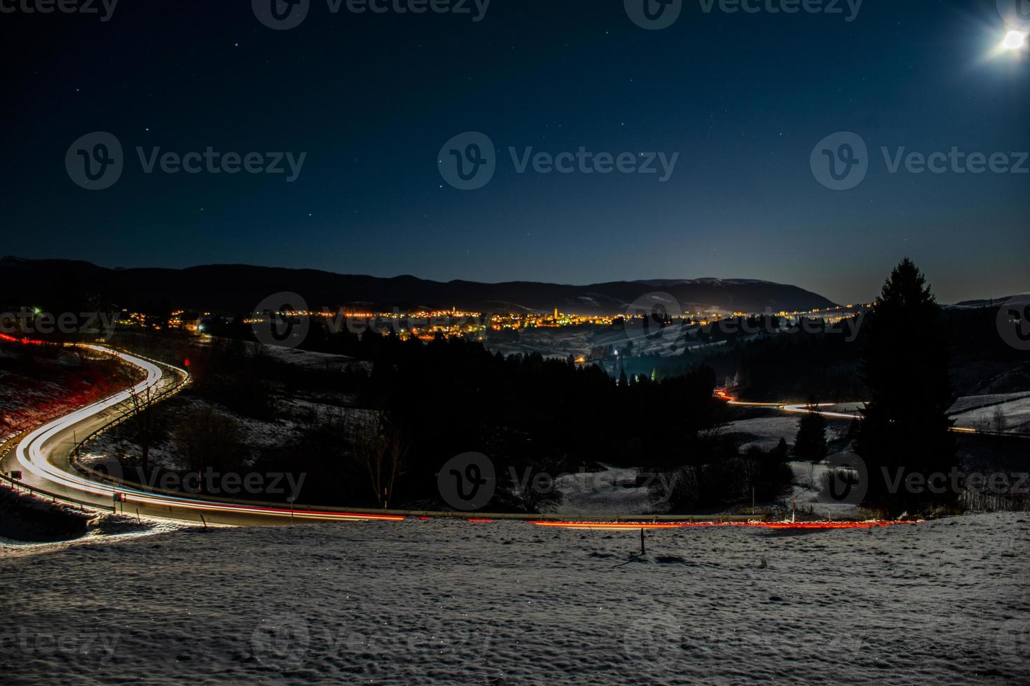 panorama noturno de asiago foto