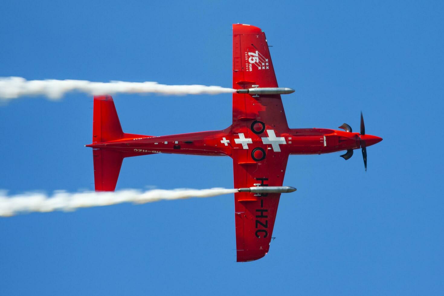 militares treinador avião às ar base. ar força voar Operação. aviação e aeronaves. ar defesa. militares indústria. mosca e vôo. foto