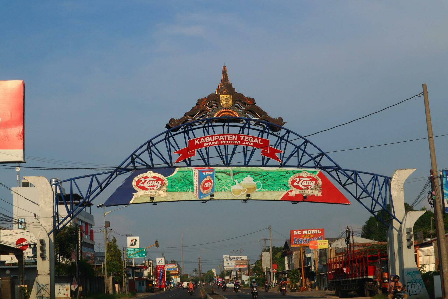 tegal, Indonésia - abril, 2023. bem-vinda portão do tegal regência foto