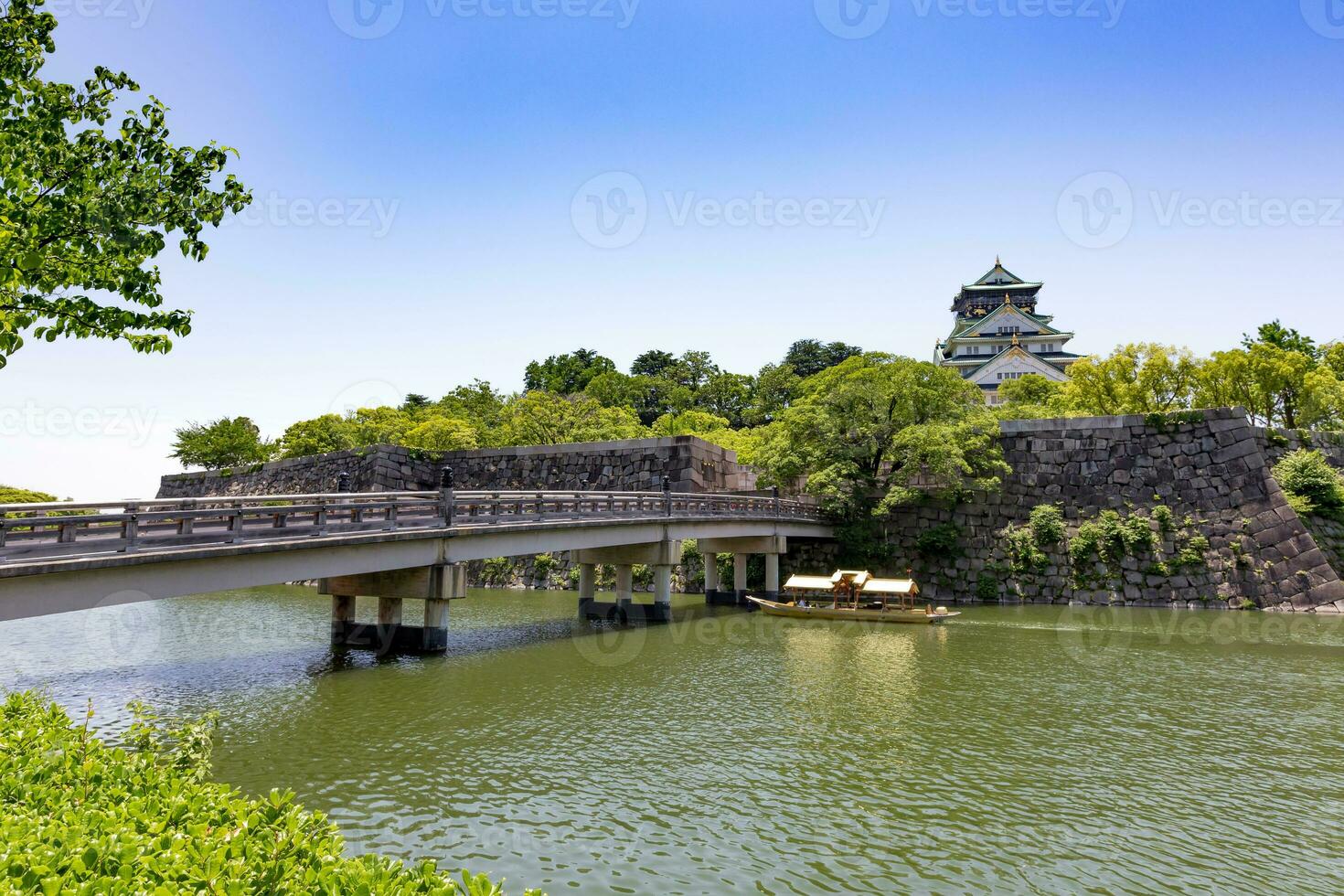 Osaka castelo dentro Osaka com outono folhas. Japão. foto