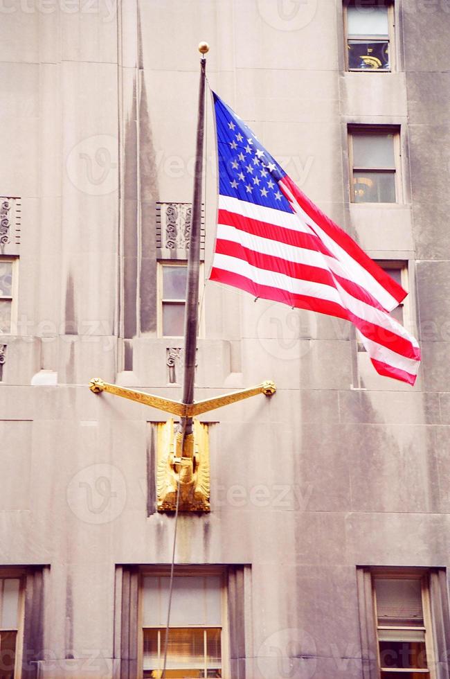 bandeiras americanas ao vento foto