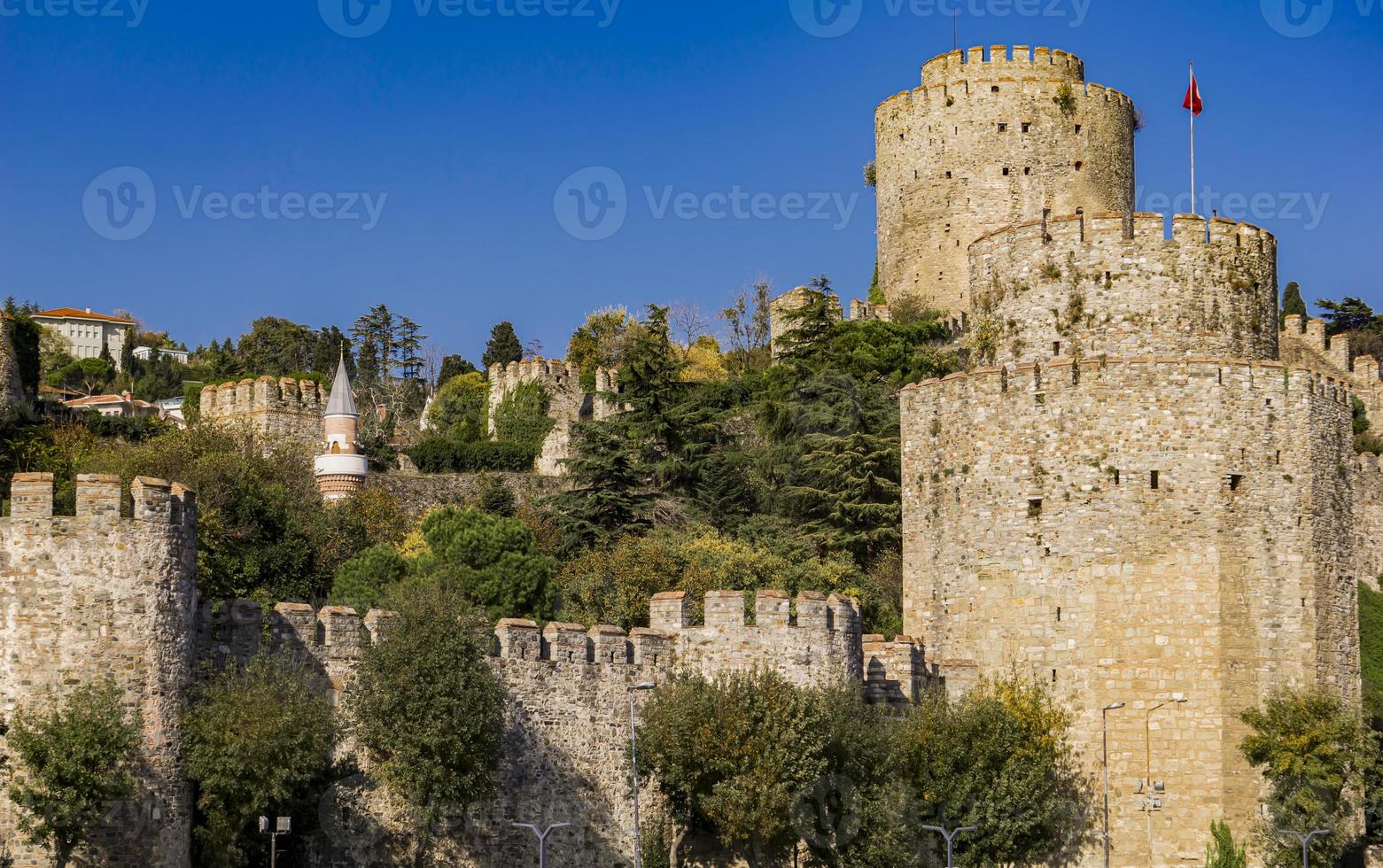 castelo rumeliano nas margens europeias do bósforo em Istambul, Turquia foto