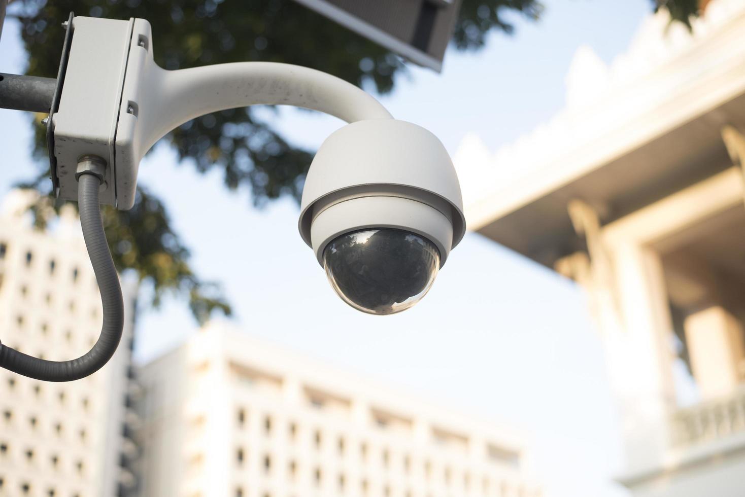 câmera cctv ou tecnologia de vigilância na cidade foto